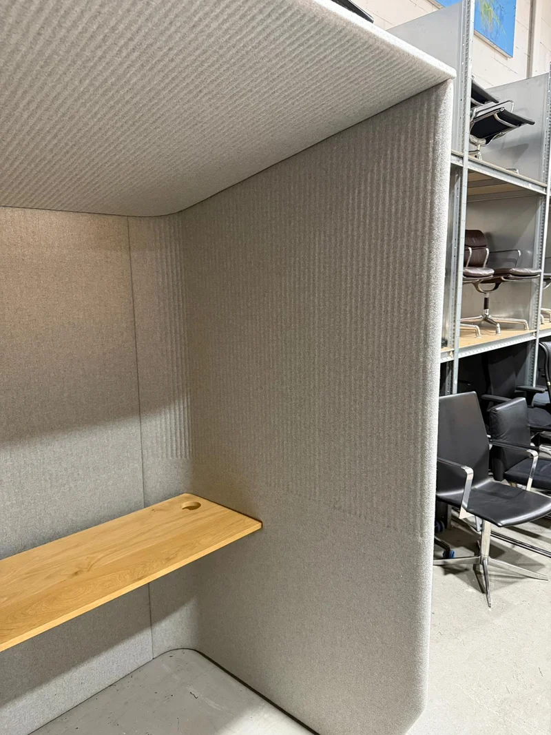 BuzziSpace Akustik Workbooth Telefonbox mit Tisch Buche