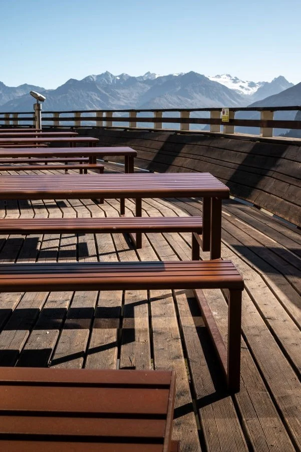 Picknickbank und Sitzgruppe River