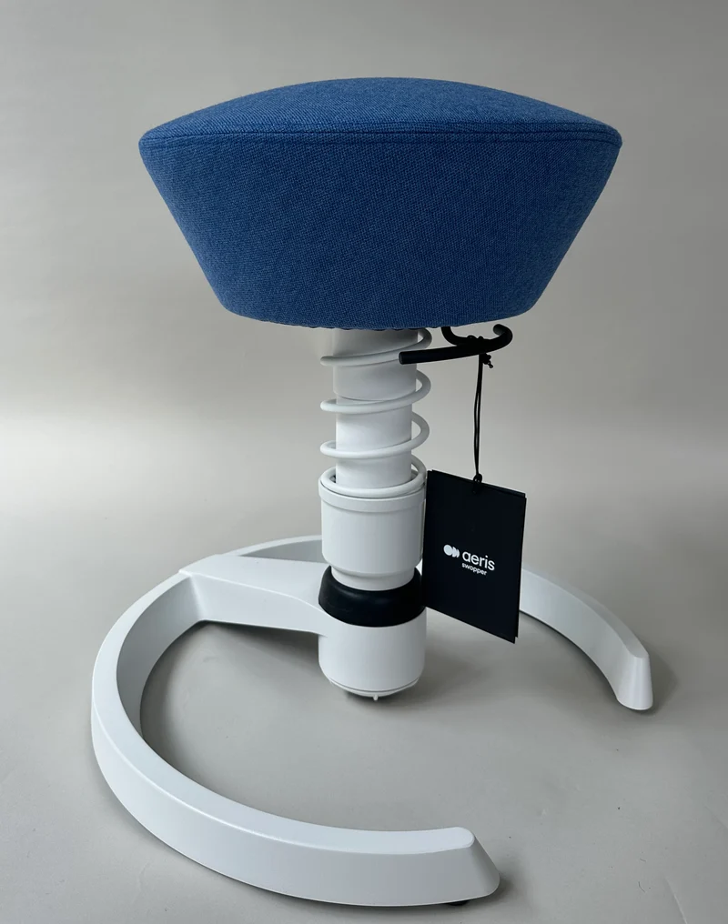 Ausstellungsstück swopper mit Capture Bezug blau und Gestell Gleiter weiß