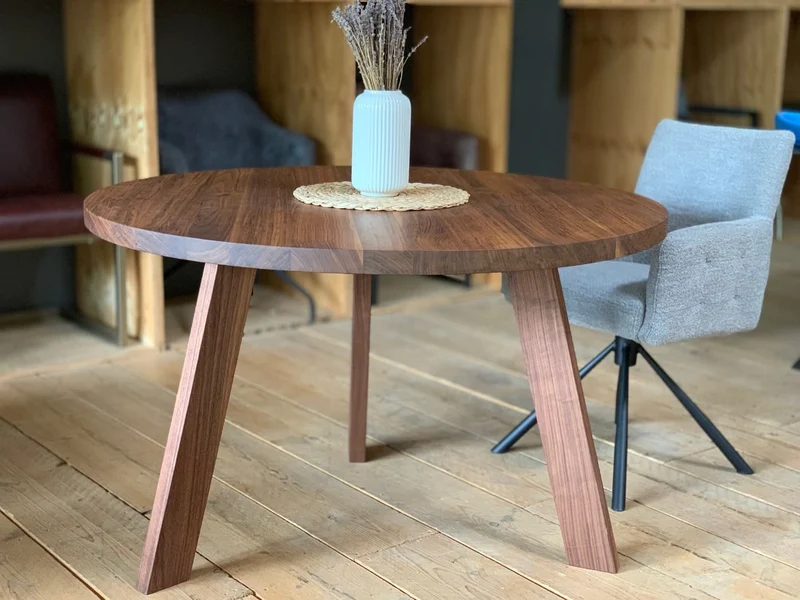 Runder Holztisch Nussbaum Stina