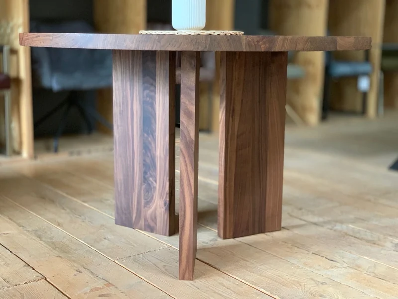 Runder Massivholztisch Nussbaum Sona