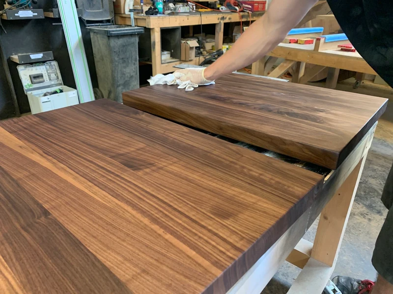 Runder Massivholztisch Nussbaum Sona