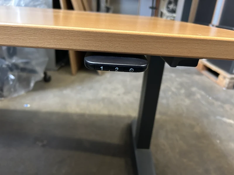 Steelcase Ology Elektrisch Höhenverstellbarer Schreibtisch Buche