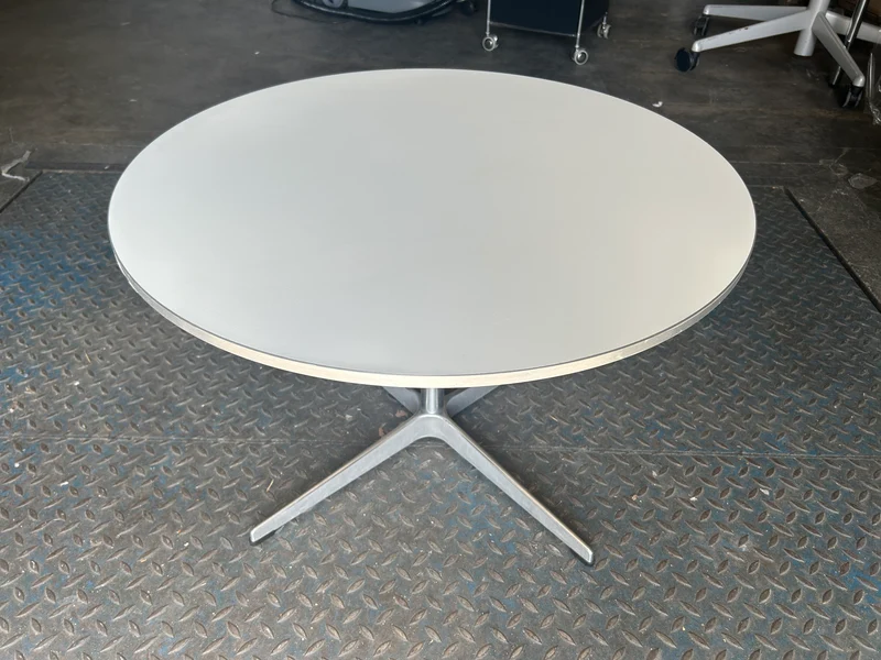Fritz Hansen Beistelltisch Weiß [niedrig]