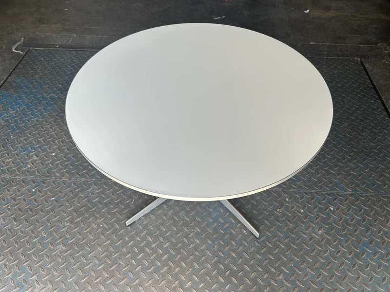 Fritz Hansen Beistelltisch Weiß [niedrig]