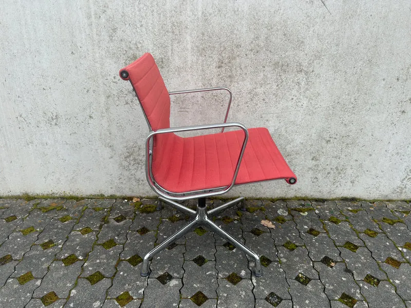 Vitra Eames 107 Konferenzstuhl Rot