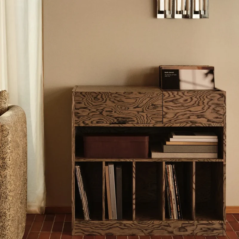 Cabri Plattenspieler-Schrank für Schallplatten - ferm LIVING