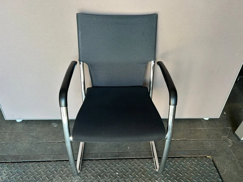 Brunner Konferenzstuhl Netzrücken Grau / Schwarz