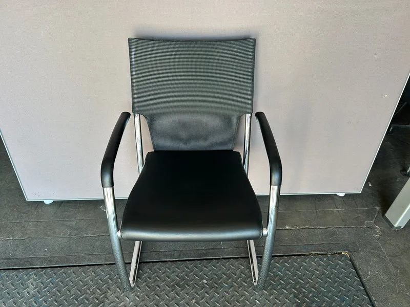 Brunner Konferenzstuhl Netzrücken Grau / Schwarz