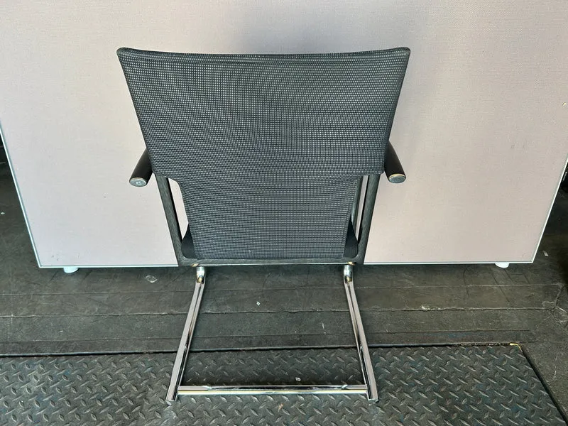 Brunner Konferenzstuhl Netzrücken Grau / Schwarz