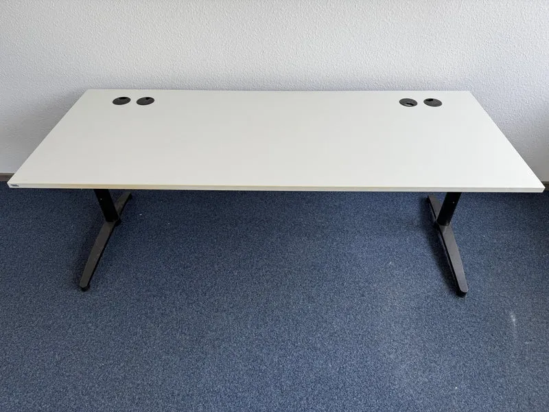 Assmann manuell höhenverstellbarer Schreibtisch Weiß