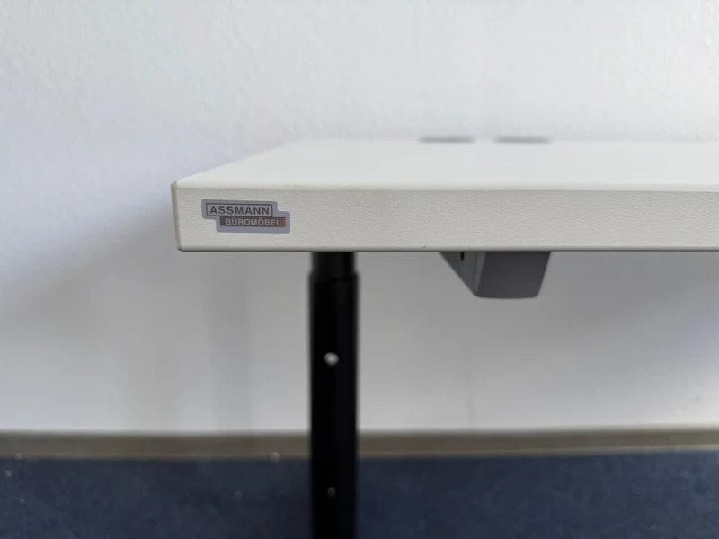 Assmann manuell höhenverstellbarer Schreibtisch Weiß
