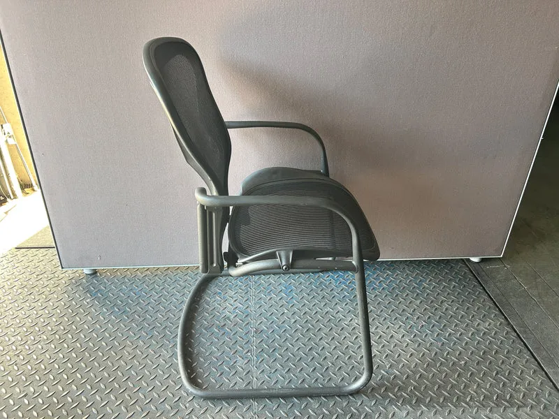Herman Miller Aeron Konferenzstuhl Anthrazit