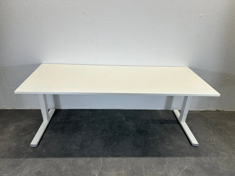 Haworth Manuell Höhenverstellbarer Schreibtisch Weiß