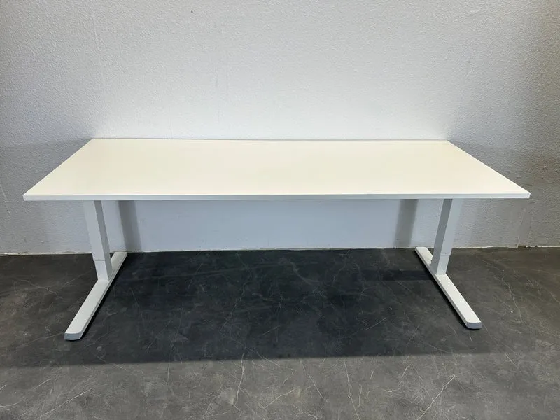 Haworth Manuell Höhenverstellbarer Schreibtisch Weiß
