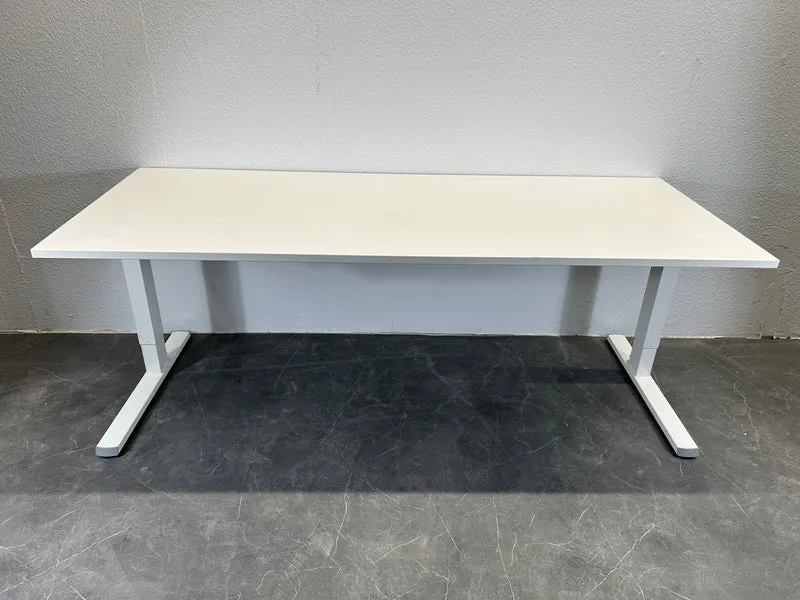 Haworth Manuell Höhenverstellbarer Schreibtisch Weiß