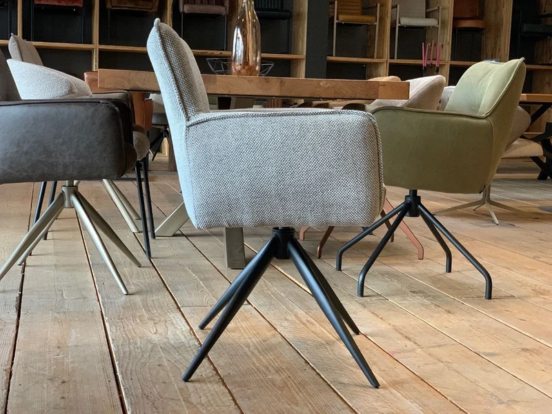 Drehbarer Polsterstuhl S158T