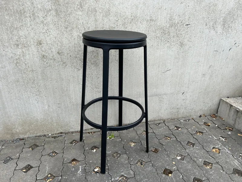 Infiniti Round&Round Hocker