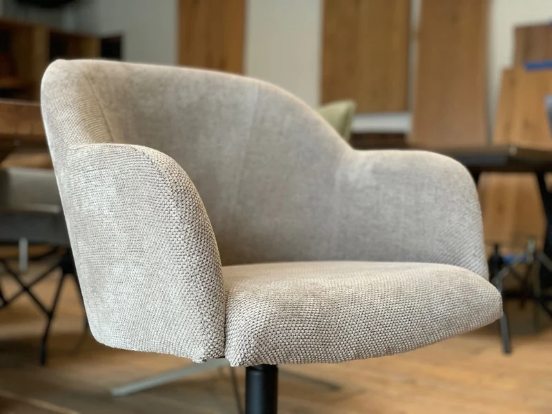 Drehbarer Schalenstuhl S197G
