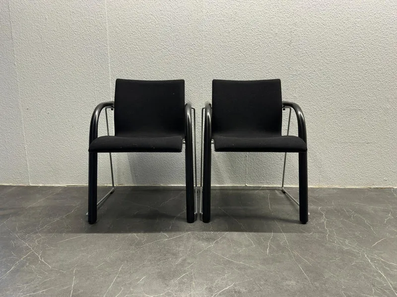 Thonet S320 Konferenzstuhl Schwarz