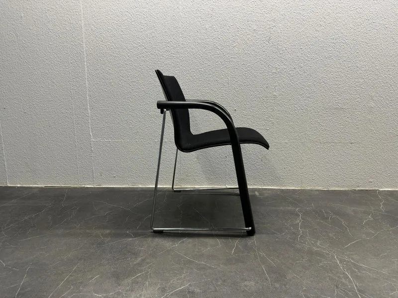Thonet S320 Konferenzstuhl Schwarz