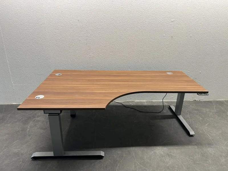 Sedus elektrisch höhenverstellbarer Eckschreibtisch Nussbaum