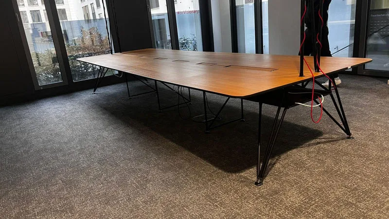 System 180 XXL Konferenztisch Buche mit Beleuchtung