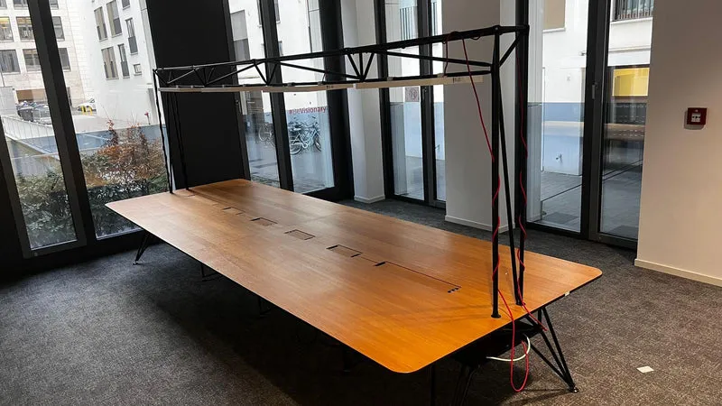 System 180 XXL Konferenztisch Buche mit Beleuchtung