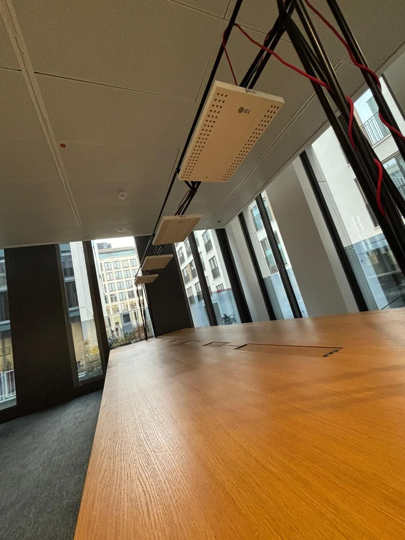System 180 XXL Konferenztisch Buche mit Beleuchtung
