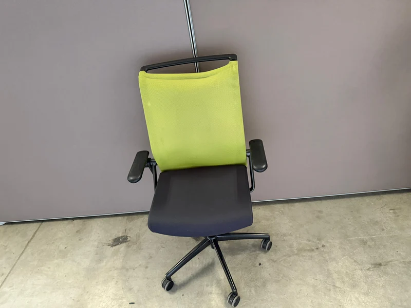 König & Neurath Bürodrehstuhl Schwarz / Grün mit Netzrücken