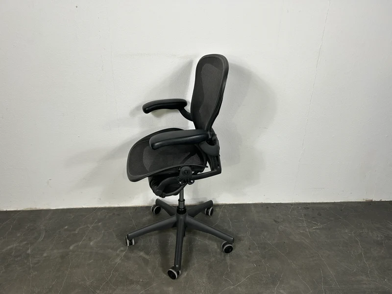 Herman Miller Aeron Bürodrehstuhl Anthrazit