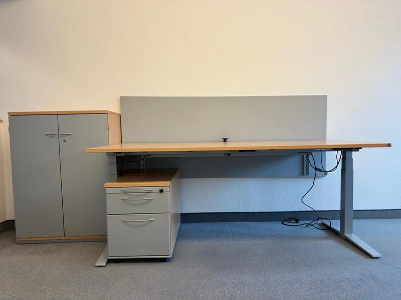 König & Neurath elektrisch höhenverstellbarer Schreibtisch Buche