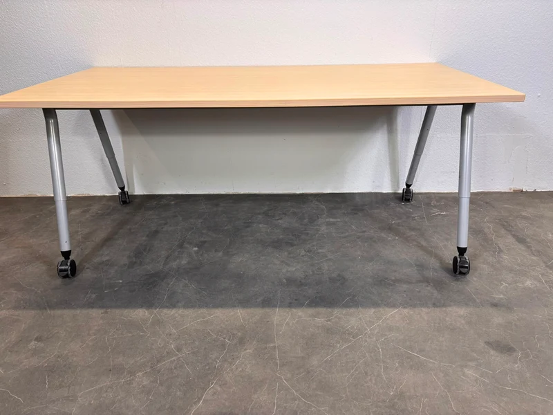 Steelcase Konferenztisch auf Rollen Ahorn