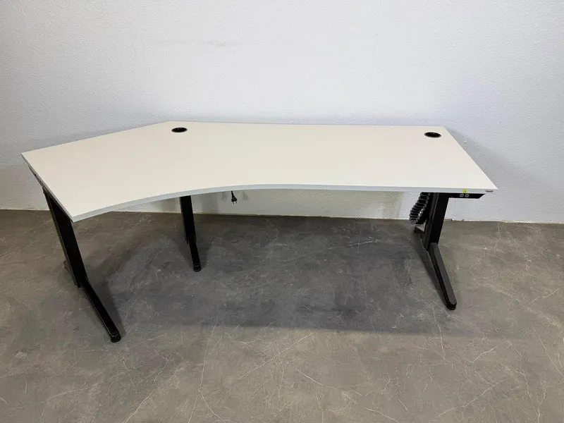 Assmann Elektrisch höhenverstellbarer Schreibtisch Freiform Weiß