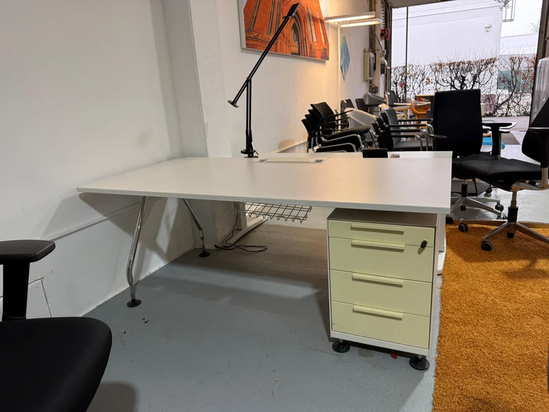 Vitra AD Hoc Schreibtisch inkl Container