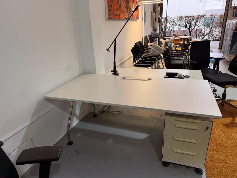 Vitra AD Hoc Schreibtisch inkl Container