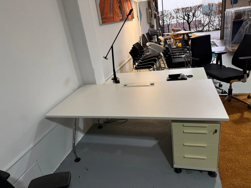 Vitra AD Hoc Schreibtisch inkl Container