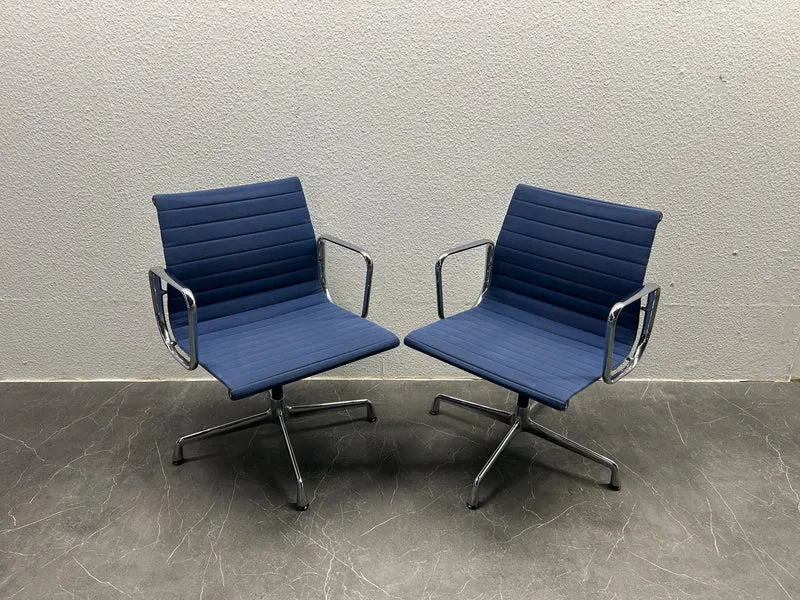 Vitra Eames 108 Blau Konferenzstuhl Blau