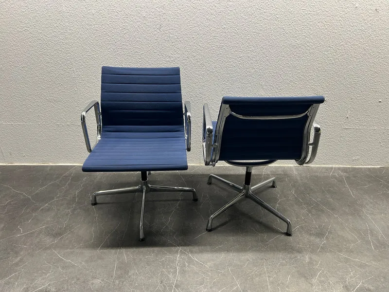 Vitra Eames 108 Blau Konferenzstuhl Blau