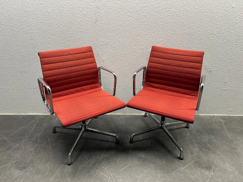 Vitra Eames 107 Rot Konferenzstuhl