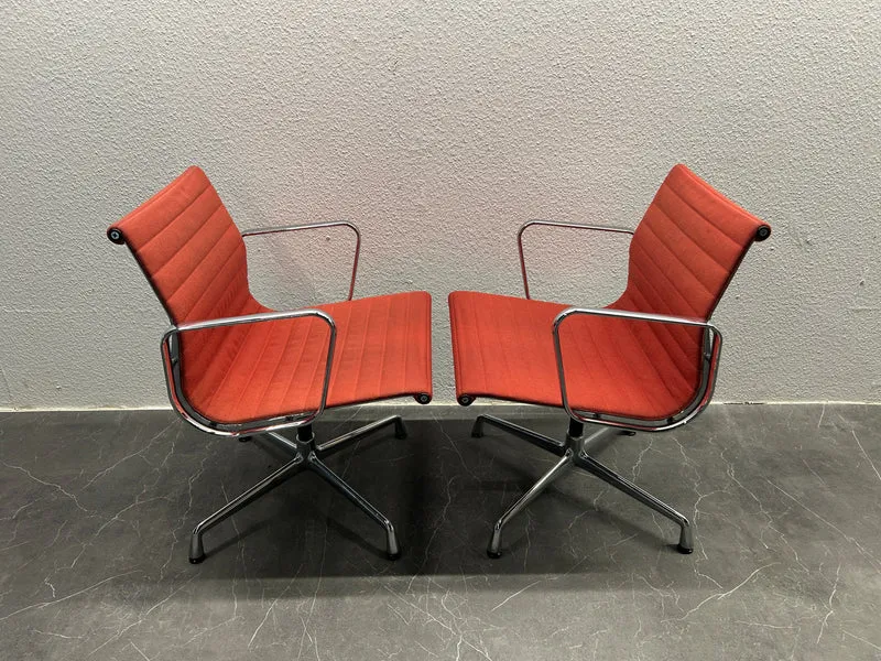 Vitra Eames 107 Rot Konferenzstuhl