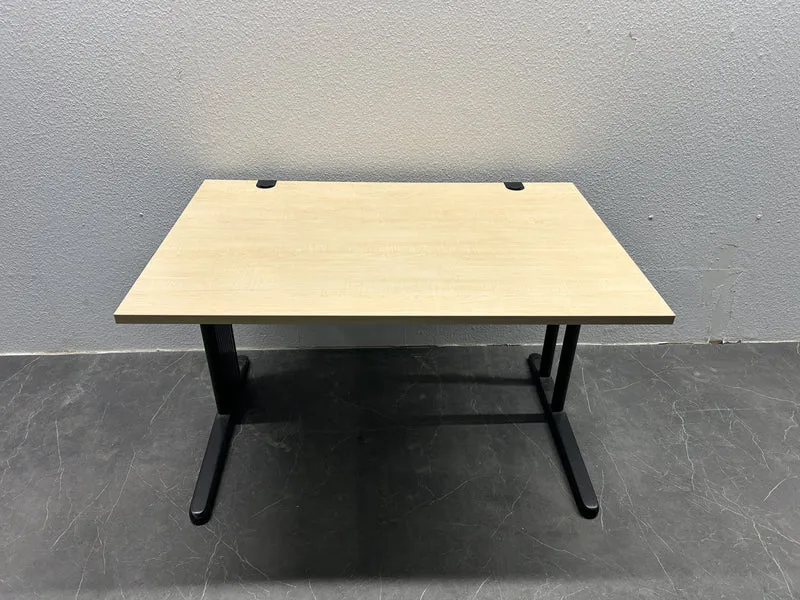 König & Neurath Manuell höhenverstellbarer Schreibtisch Ahorn / Schwarz