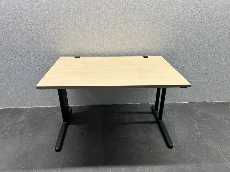 König & Neurath Manuell höhenverstellbarer Schreibtisch Ahorn / Schwarz