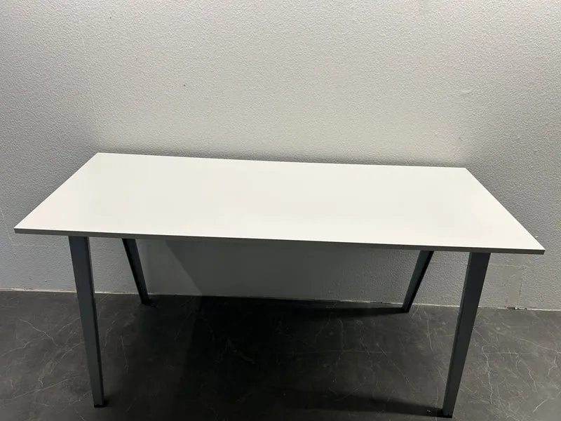 Steelcase Stehtisch Weiß / Grau