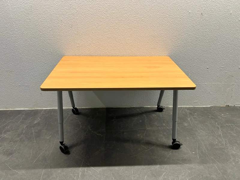 Steelcase / Werndl Konferenztisch auf Rollen Buche