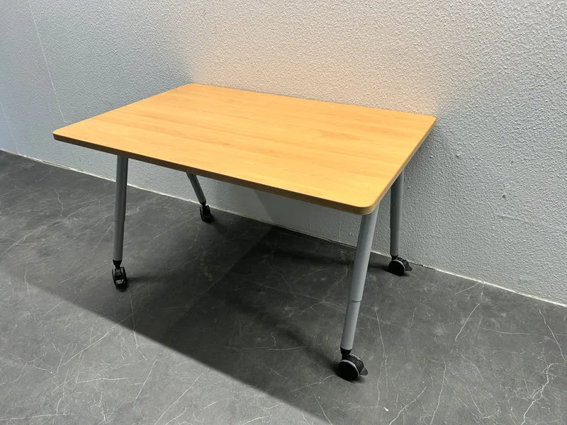 Steelcase / Werndl Konferenztisch auf Rollen Buche