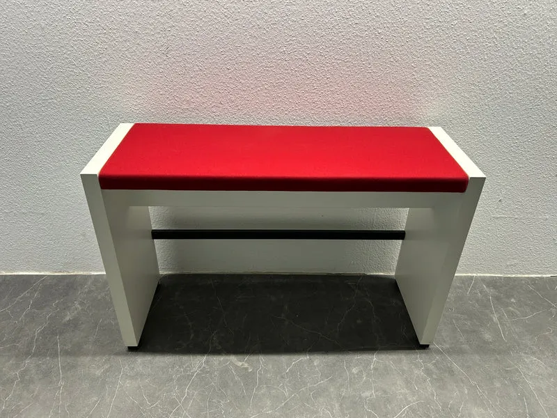 König & Neurath Sitzbank Wartebank Blau Rot Gelb