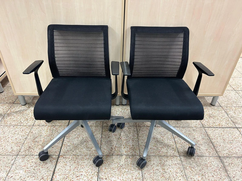 Steelcase Think Bürodrehstuhl mit Netzrücken Schwarz