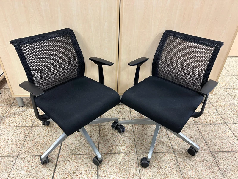 Steelcase Think Bürodrehstuhl mit Netzrücken Schwarz