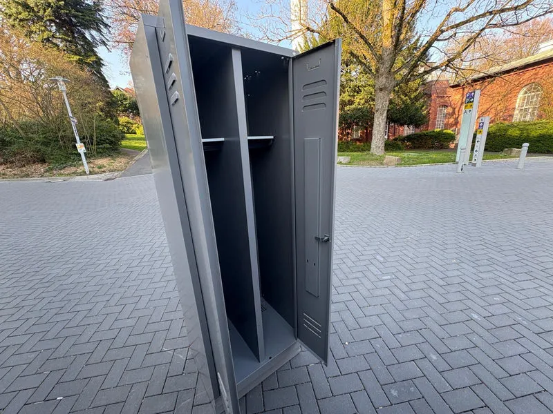 C + P Möbelsysteme Spinde Garderobenschränke Schließfachschrank Metallschrank Silber
